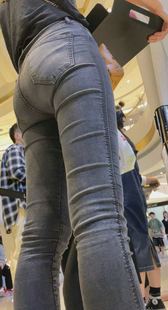 翘臀紧身牛仔妹子等你来战