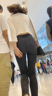 性感黑牛仔少见苹果美臀美女