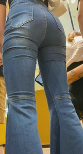 高挑牛仔喇叭裤OL美女