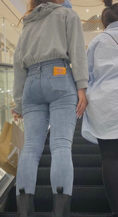 性感灰牛仔饱满丰臀美女