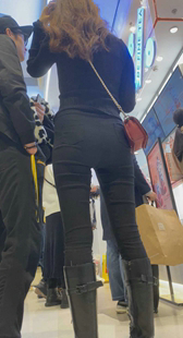 性感饱满丰臀打底裤美女