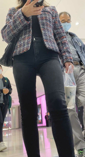 性感黑牛仔紧臀金三角小姐姐