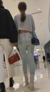 紧身包臀灰牛仔紧臀小姐姐