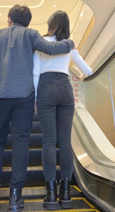 性感黑牛仔紧臀美女小姐姐