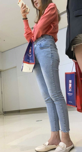 春节献礼陪闺蜜逛街一定要穿着性感，特别要提臀第一季