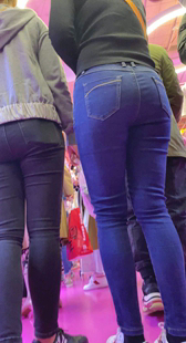 饱满圆润蓝牛翘臀妹子