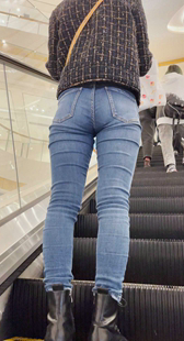 商场紧身牛仔深沟少妇