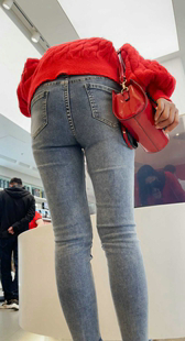 包臀灰牛仔裤紧身妹子