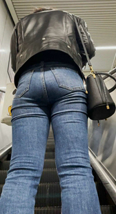 饱满圆润牛仔翘臀小姐姐