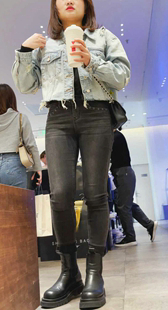 紧身黑牛仔小姐姐约会