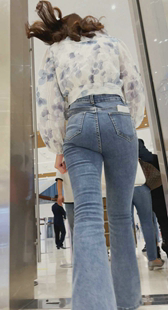 超紧身牛仔紧臀长发小妹