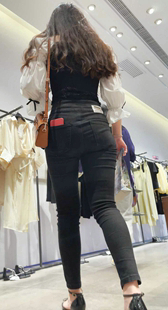 饱满圆润大宽臀黑裤妹子