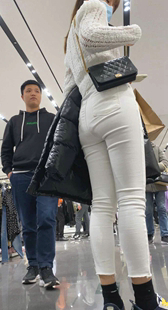 傻B中国女人愿意嫁个傻B老外AKIRA