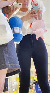 17岁女神骆驼趾就是不一样