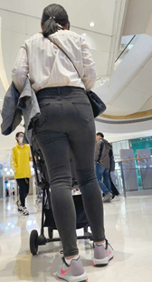 超紧黑牛仔重口味丰臀少妇