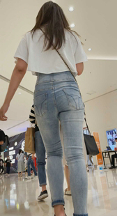 商场紧身牛仔少妇开发多