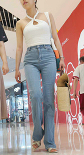 紧身牛仔少妇前三角特写