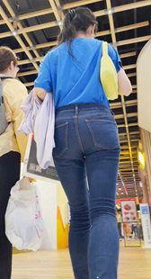 饱满圆润翘臀胸器妹子