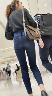 性感牛仔包臀细长腿美女
