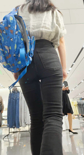 细腰紧臀黑裤少妇