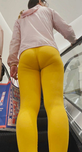 重口味黄色瑜伽裤肥臀少妇