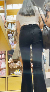 性感黑裤细长腿小姐姐