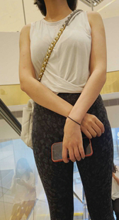 商场紧身包臀黑裤妹子