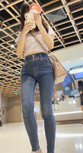 紧身蓝牛眼镜妹与男友