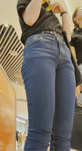 性感紧身包臀牛仔超重口味少妇