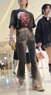 黑牛仔正三角街拍小妹