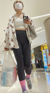 商场包臀黑瑜伽妹子