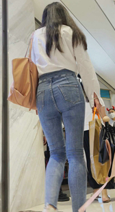 饱满圆润翘臀牛仔小姐姐