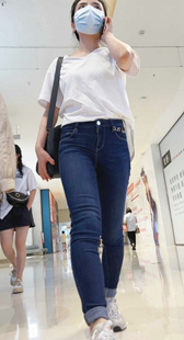 紧身包臀牛仔金三角少妇