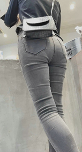 翘臀长腿牛仔妹子