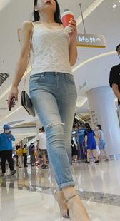 高跟宽臀牛仔熟女魅力