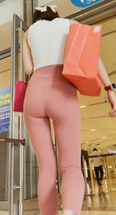 粉色瑜伽肥臀少妇