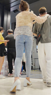 紧身包臀牛仔熟女视频