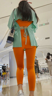 橘红健身裤大宽臀少妇