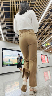 包臀黄西裤长发妹子