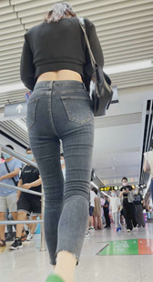 长腿黑牛仔翘臀小妹身材好