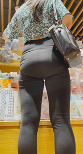 重口味健身裤透内痕少妇