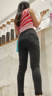 高跟黑牛仔翘臀身材好