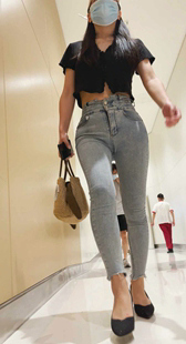 高跟细腰牛仔妹子