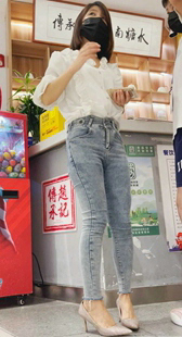 高跟性感丰臀小姐姐