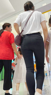 饱满圆润翘臀熟妇