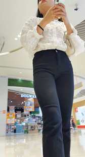 商场包臀黑裤美女小姐姐