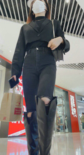 高挑黑裤紧臀长腿美女