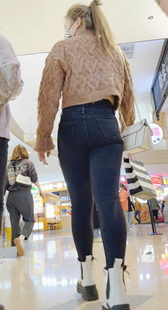 包臀黑牛仔熟妇