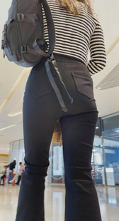 商场黑裤大宽臀少妇