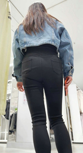 商场紧身翘臀打底裤少妇